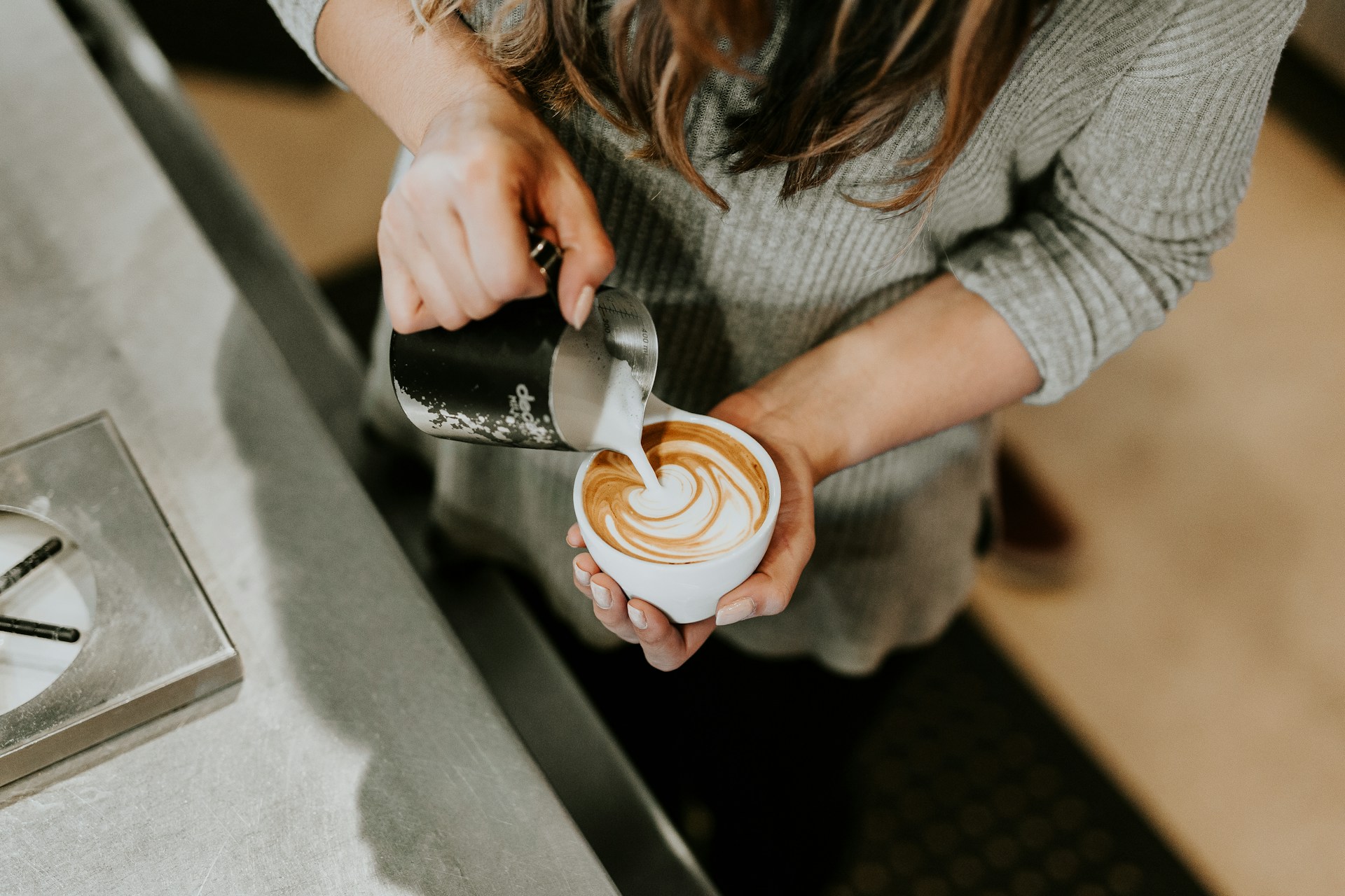 How To Become A Barista In 10 Easy Steps