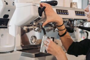 How to Make a Cafe-Quality Latte at Home: Easy Methods & Tips