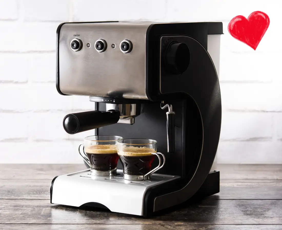 How to Make an Iced Latte with an Espresso Machine